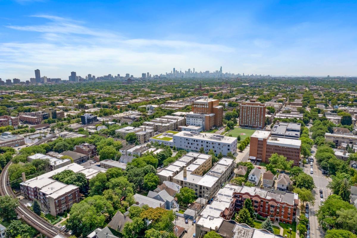 Apartment for rent at 4600 N Winchester Ave, Chicago, IL 60640