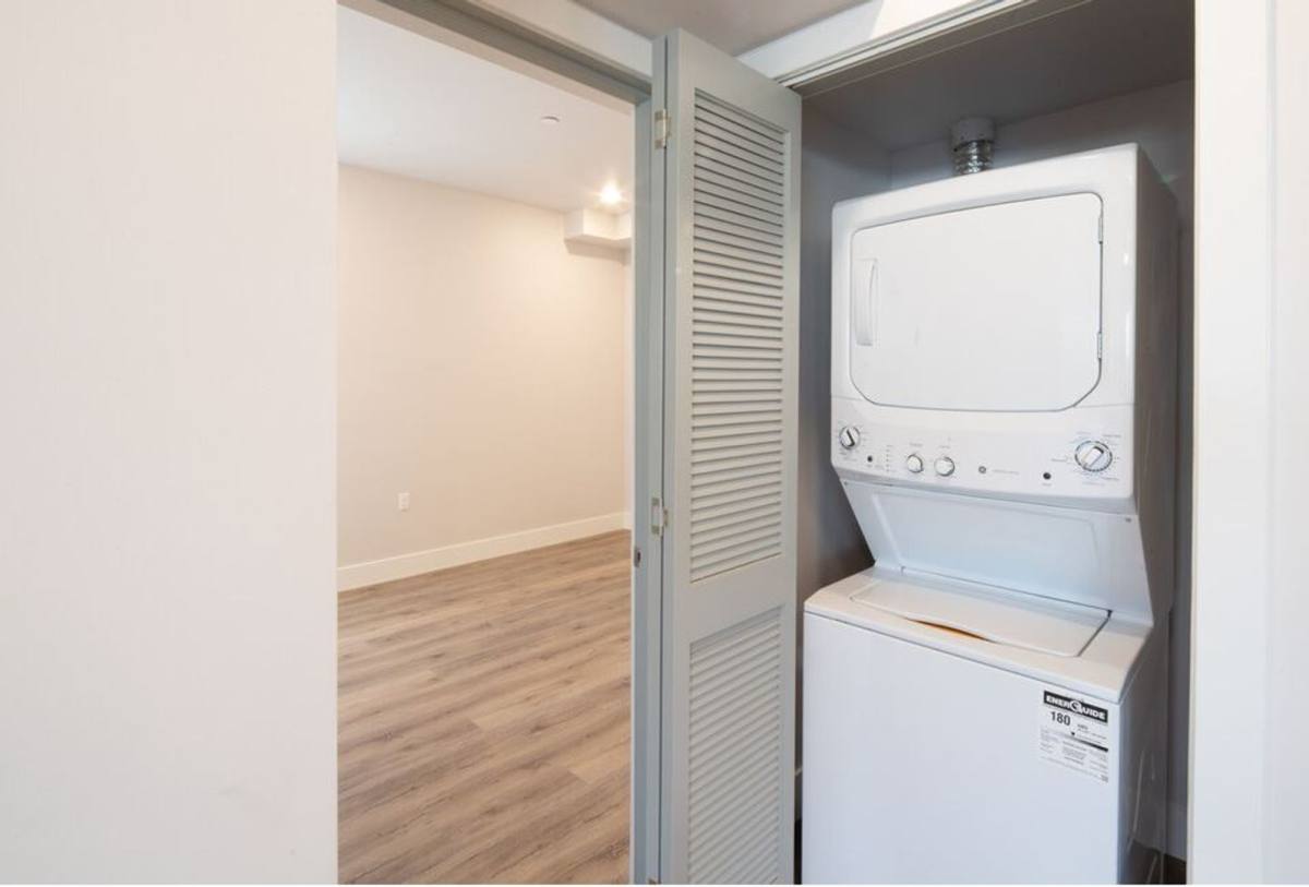 Apartment for rent at 3672 Jasmine Ave, Los Angeles, CA 90034