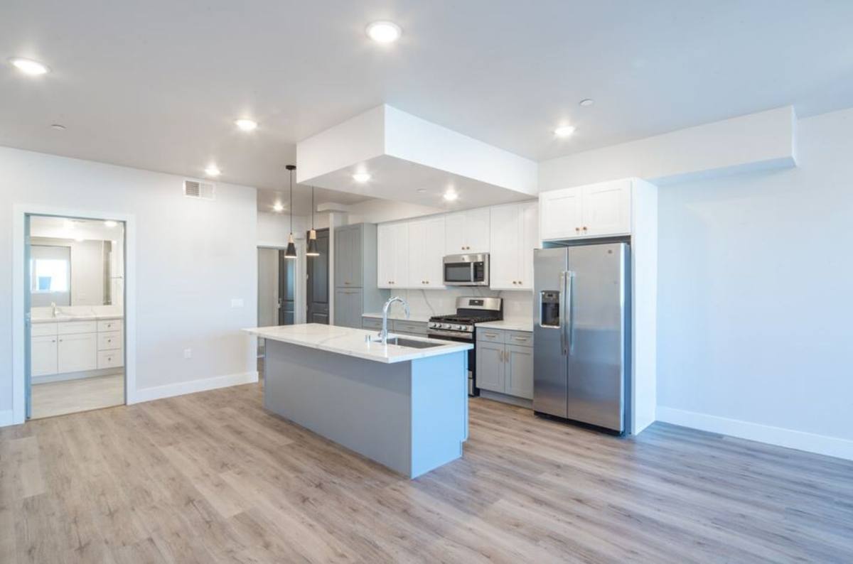 Apartment for rent at 3672 Jasmine Ave, Los Angeles, CA 90034