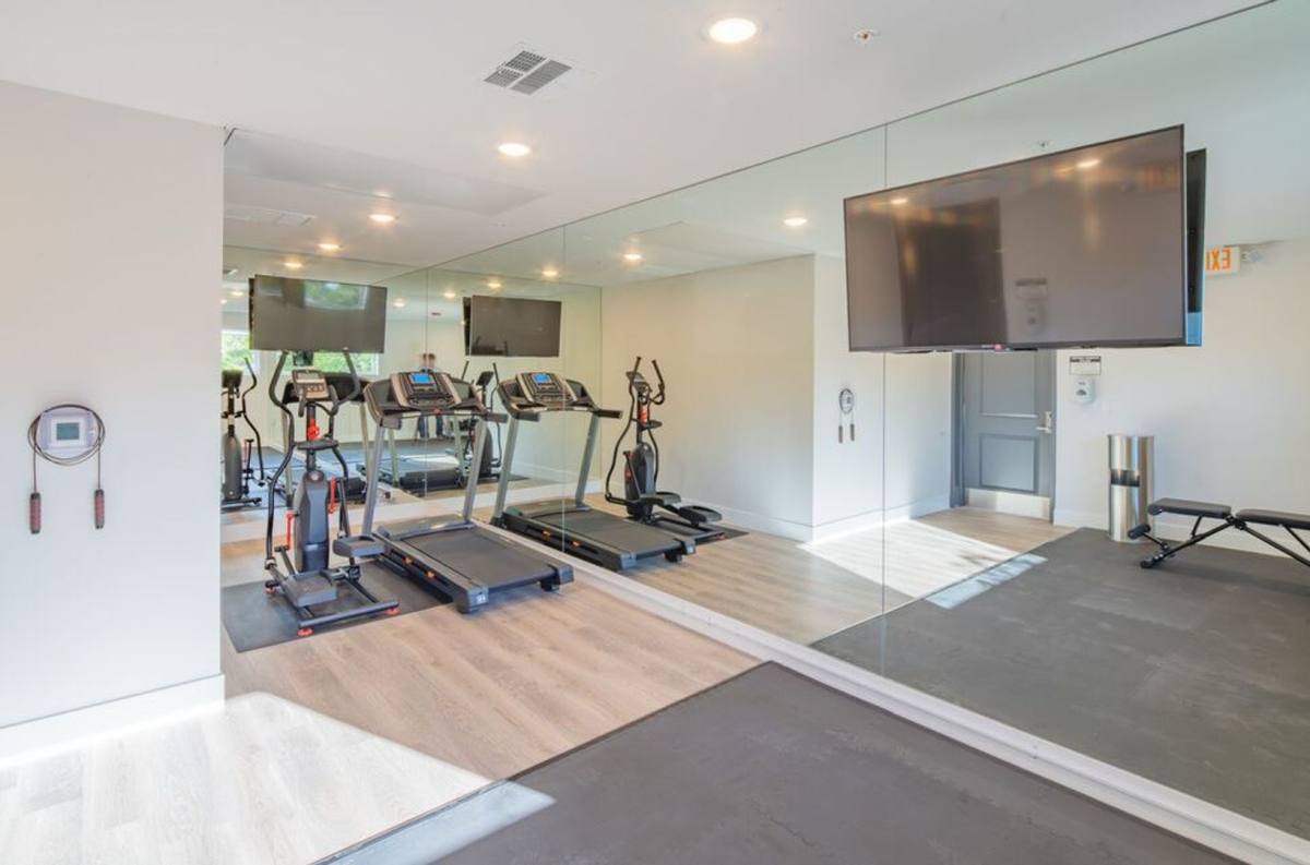 Apartment for rent at 3672 Jasmine Ave, Los Angeles, CA 90034