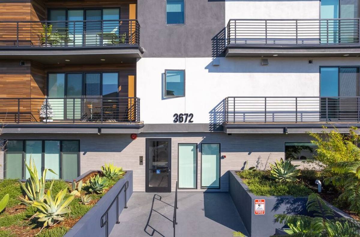 Apartment for rent at 3672 Jasmine Ave, Los Angeles, CA 90034