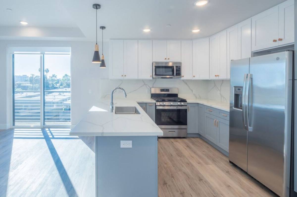 Apartment for rent at 3672 Jasmine Ave, Los Angeles, CA 90034