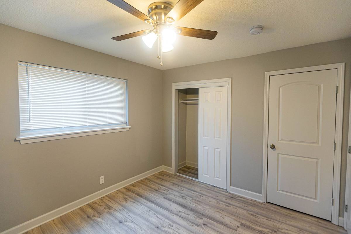 Apartment for rent at 6013 King St, Shawnee, KS 66203