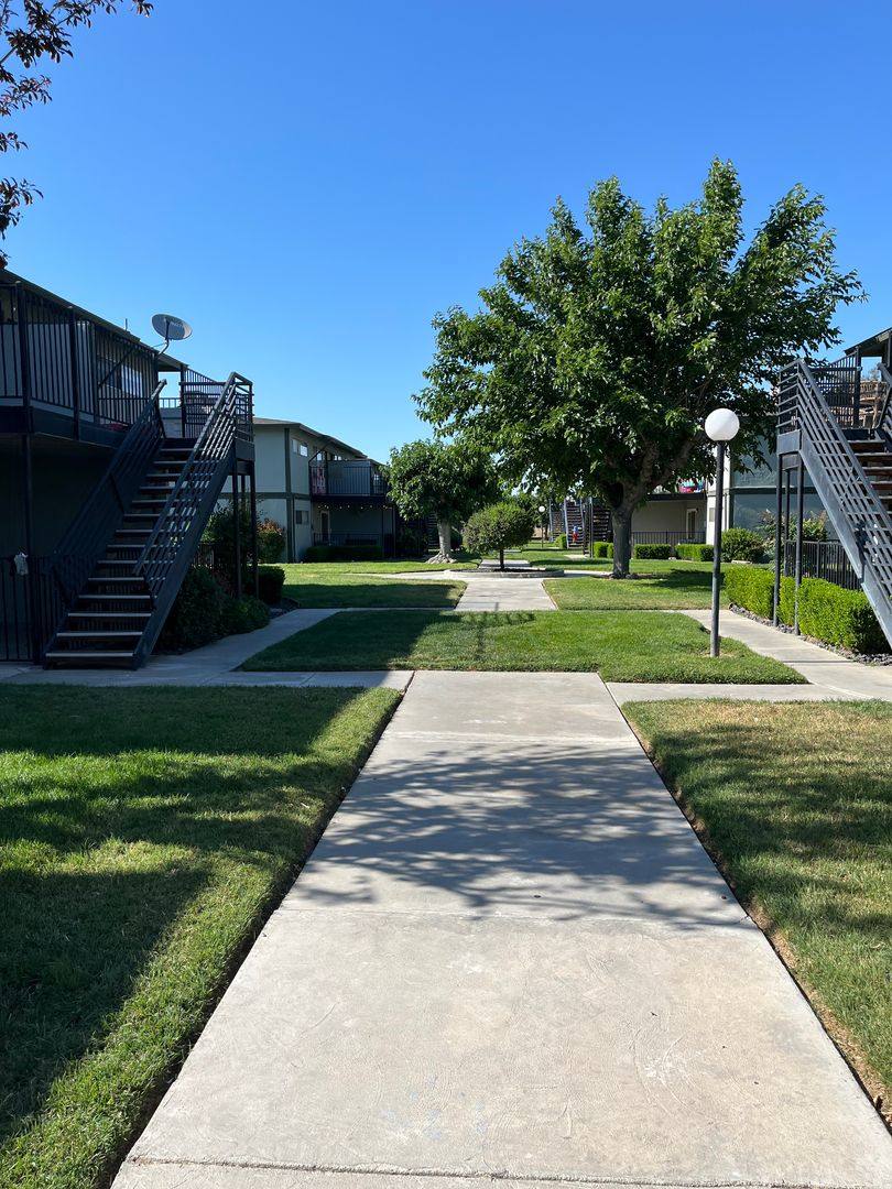 Apartment for rent at 1548 Canal Farm Lane, Los Banos, CA 93635