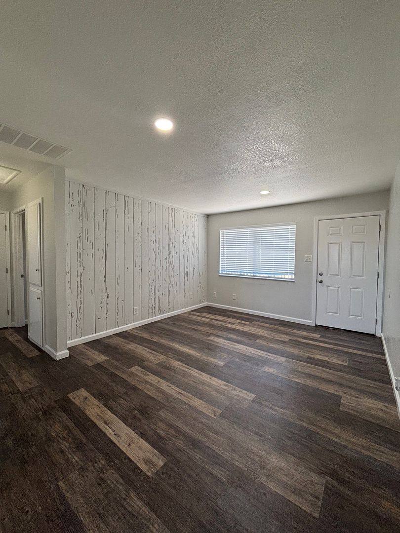 Apartment for rent at 1548 Canal Farm Lane, Los Banos, CA 93635