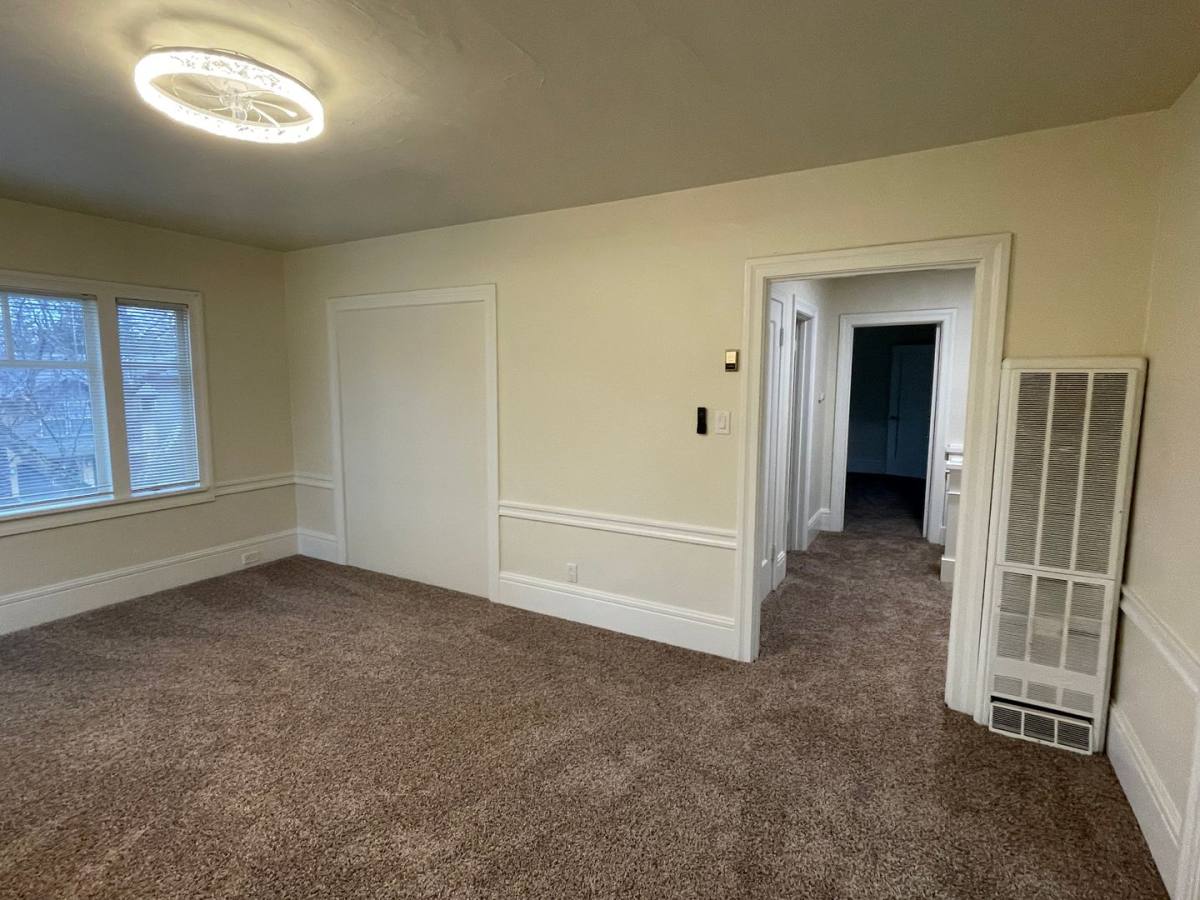 Apartment for rent at 817 27th St, Sacramento, CA 95816