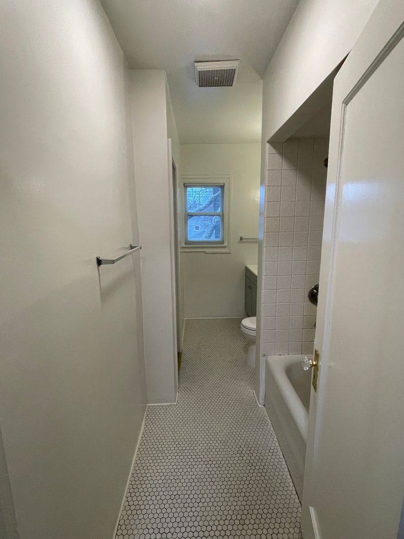 Apartment for rent at 817 27th St, Sacramento, CA 95816