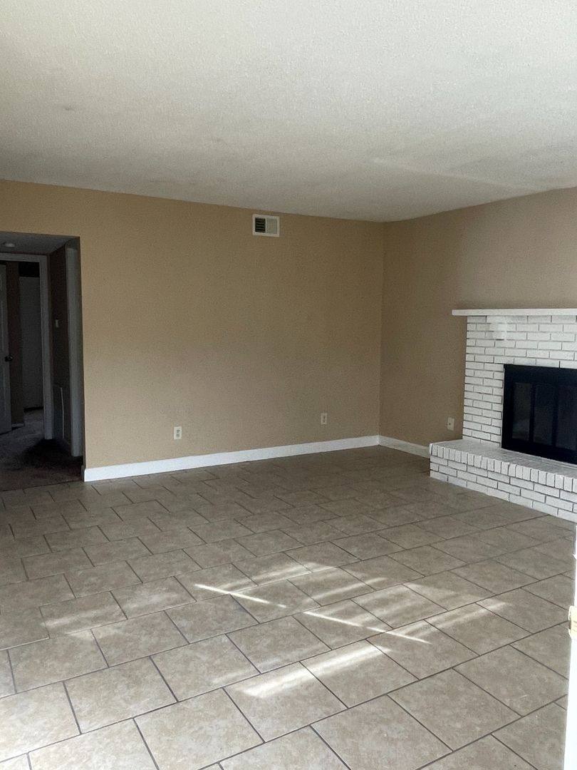 Apartment for rent at 295 Chris Dr, Columbia, MO 65203