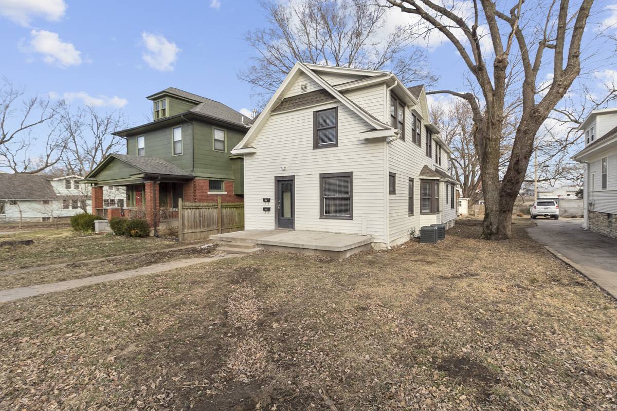 Apartment for rent at 4121 Holly St #2, Kansas City, MO 64111