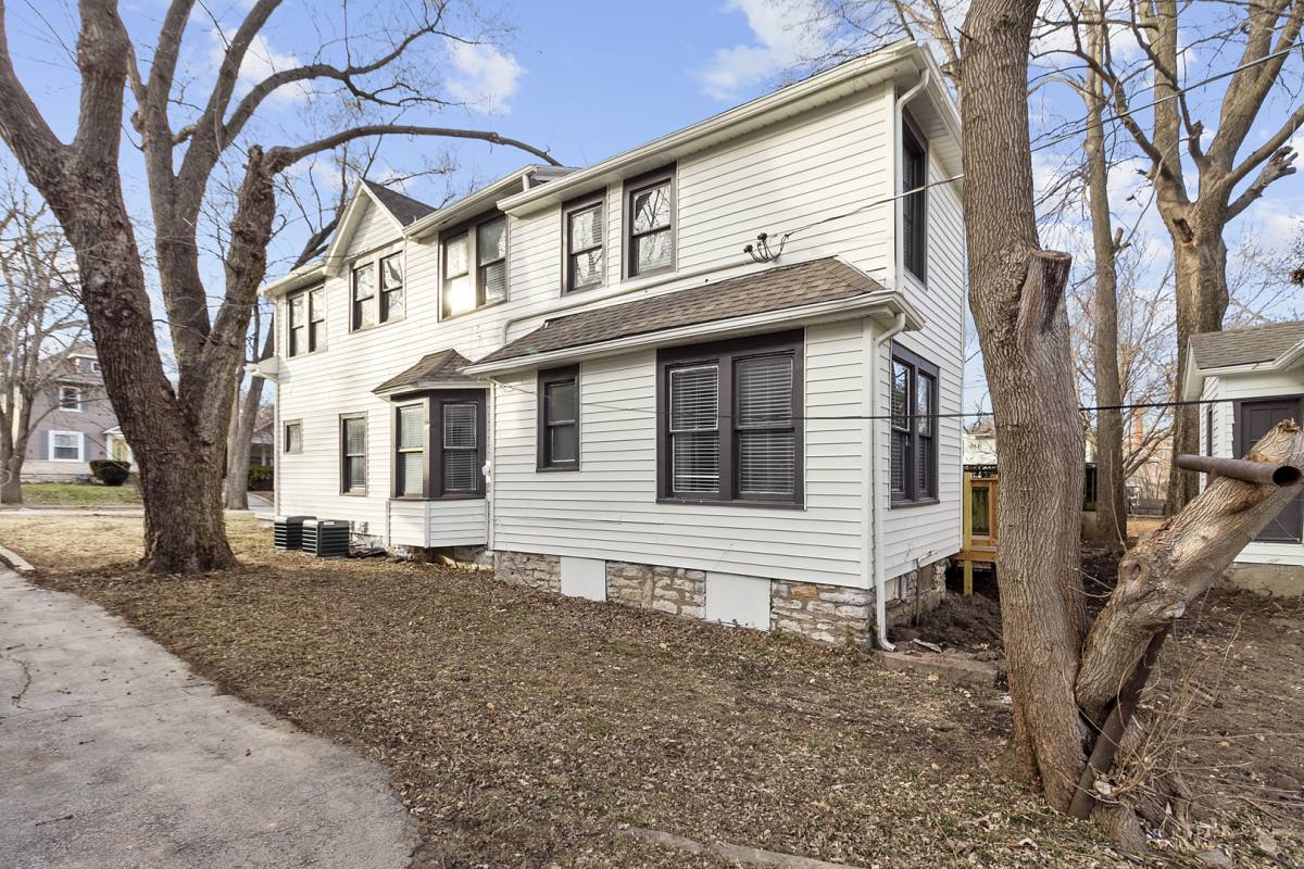 Apartment for rent at 4121 Holly St #2, Kansas City, MO 64111