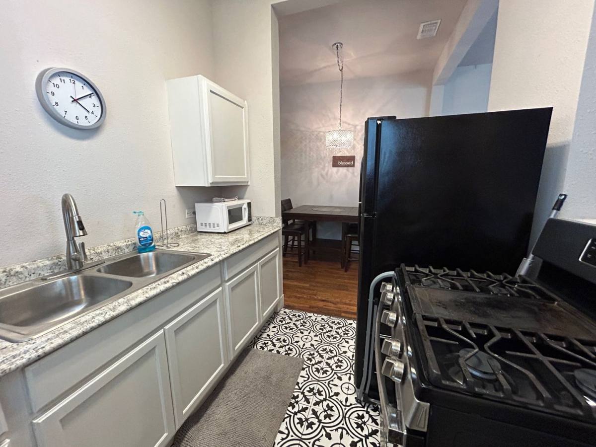 Apartment for rent at 404 E Carson, San Antonio, TX 78208