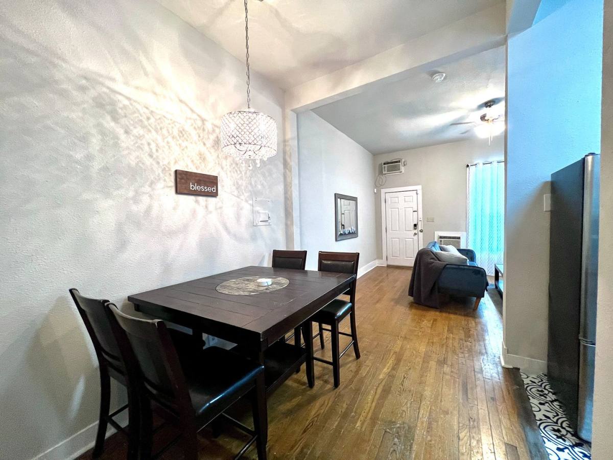 Apartment for rent at 404 E Carson, San Antonio, TX 78208