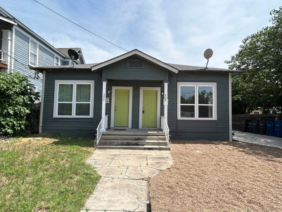 Apartment for rent at 404 E Carson, San Antonio, TX 78208