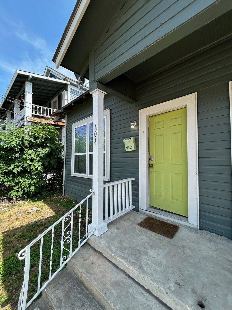 Apartment for rent at 404 E Carson, San Antonio, TX 78208