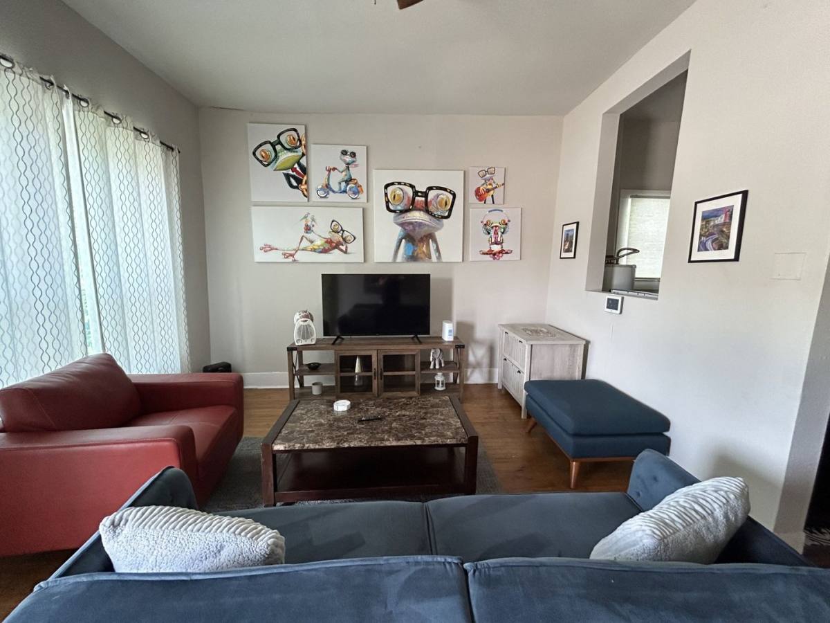 Apartment for rent at 404 E Carson, San Antonio, TX 78208