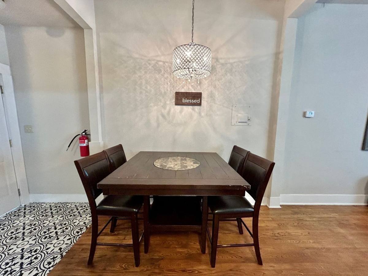 Apartment for rent at 404 E Carson, San Antonio, TX 78208