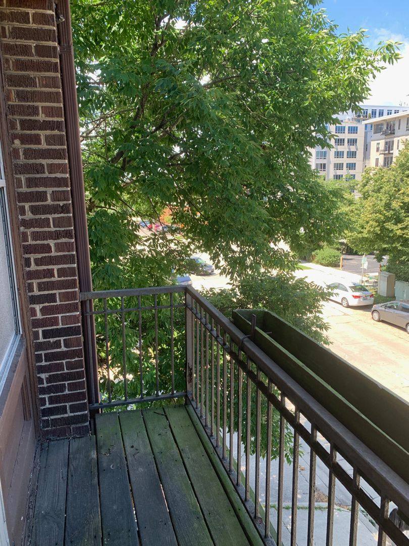 Apartment for rent at 719 E Knapp St, Milwaukee, WI 53202