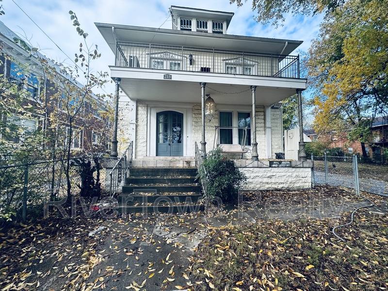 House for rent at 215 N Bellevue Blvd #1, Memphis, TN 38105