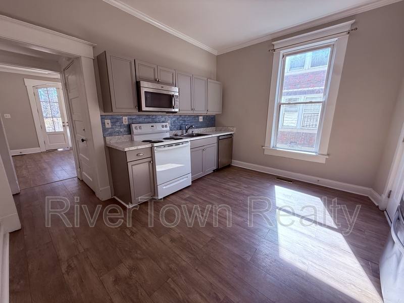 House for rent at 215 N Bellevue Blvd #1, Memphis, TN 38105