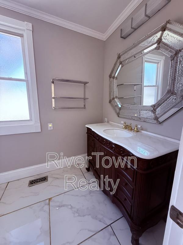 House for rent at 215 N Bellevue Blvd #1, Memphis, TN 38105