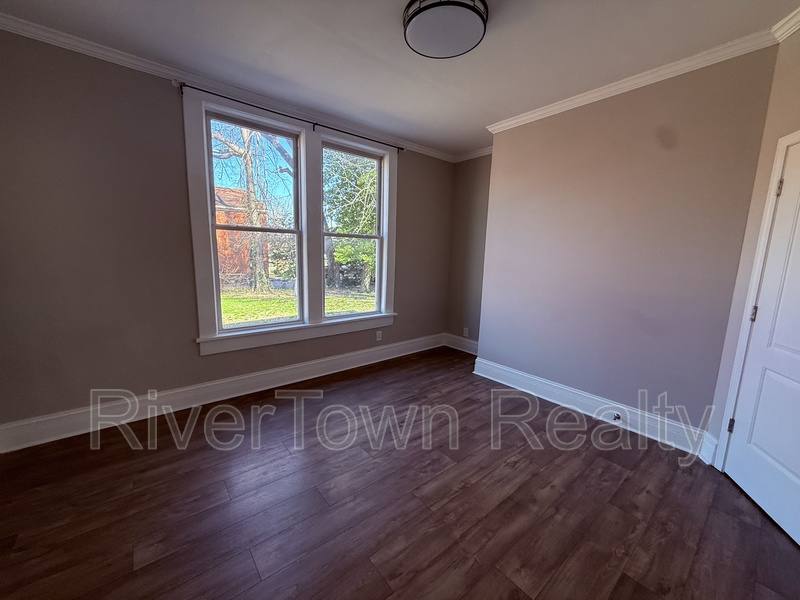 House for rent at 215 N Bellevue Blvd #1, Memphis, TN 38105