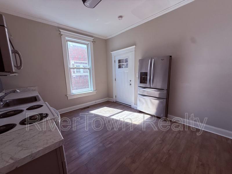 House for rent at 215 N Bellevue Blvd #1, Memphis, TN 38105