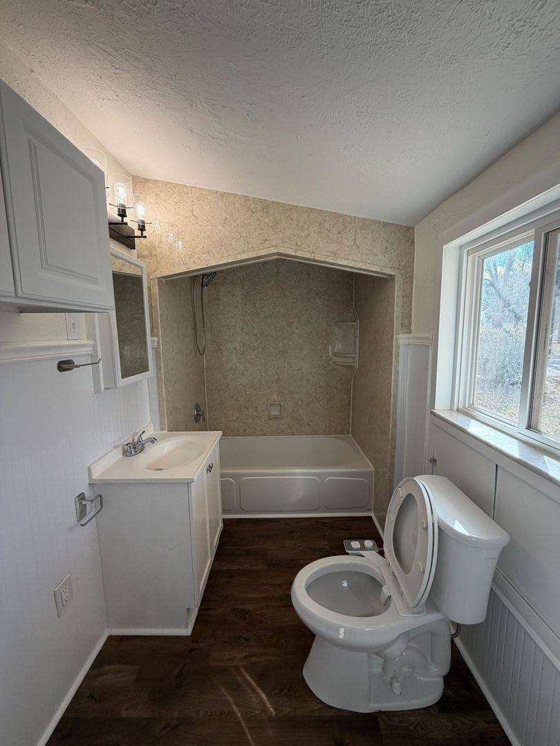 House for rent at 236 Lakeview Dr, Pickerington, OH 43147
