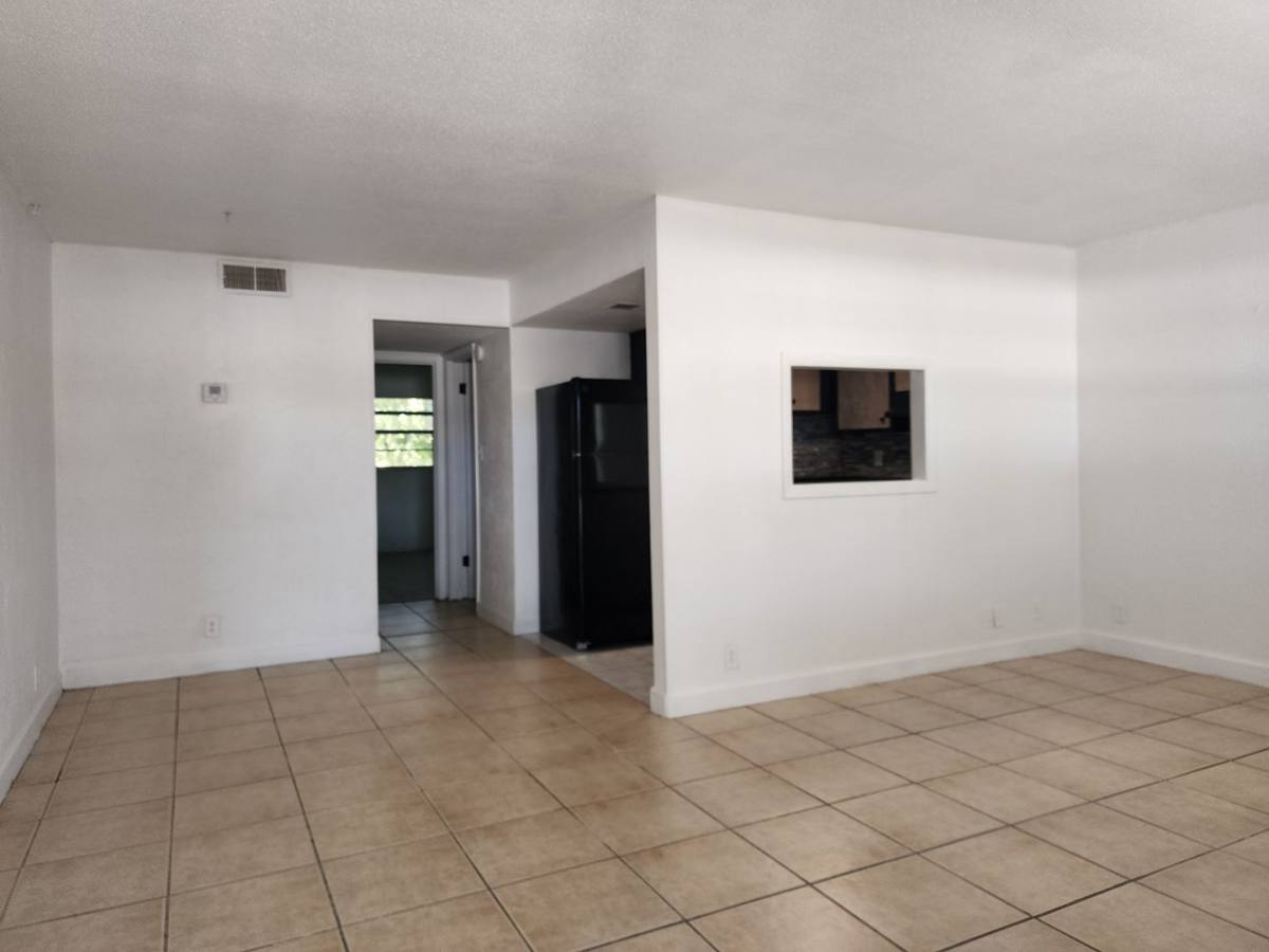 Apartment for rent at 1140 S Ridgewood Ave #219, Daytona Beach, FL 32114