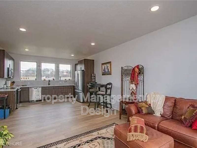 Townhouse for rent at 1371 Keosauqua Way #1, Des Moines, IA 50309