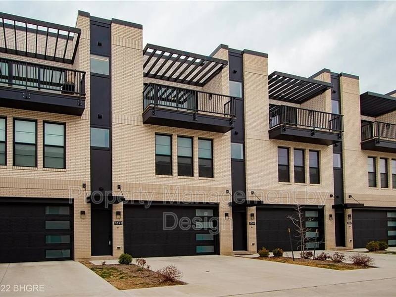 Townhouse for rent at 1371 Keosauqua Way #1, Des Moines, IA 50309