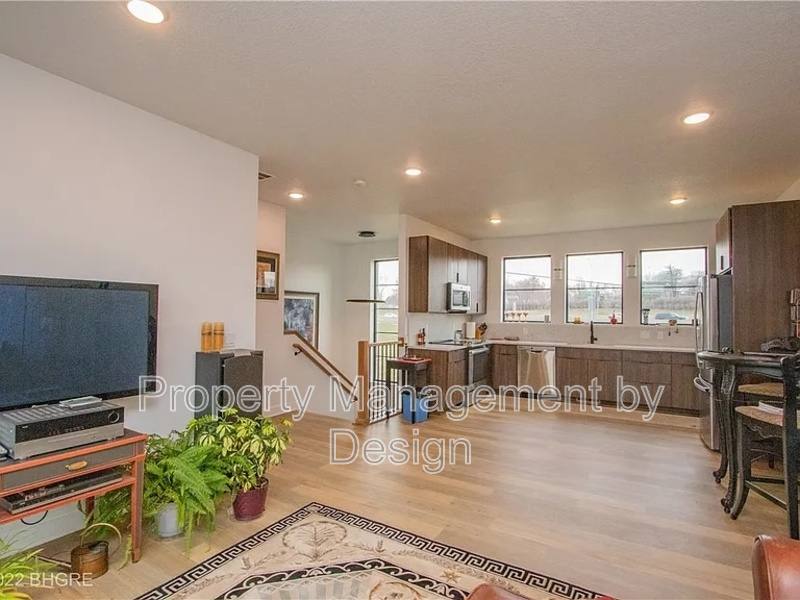 Townhouse for rent at 1371 Keosauqua Way #1, Des Moines, IA 50309