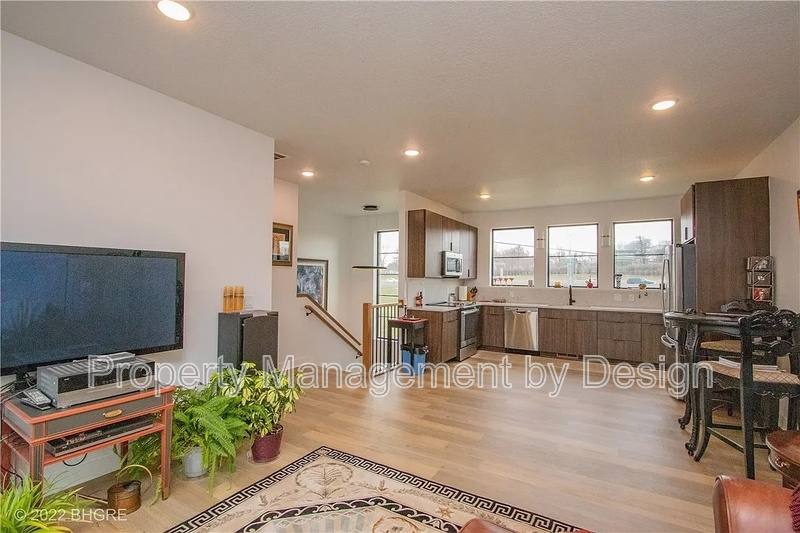 Townhouse for rent at 1371 Keosauqua Way #1, Des Moines, IA 50309