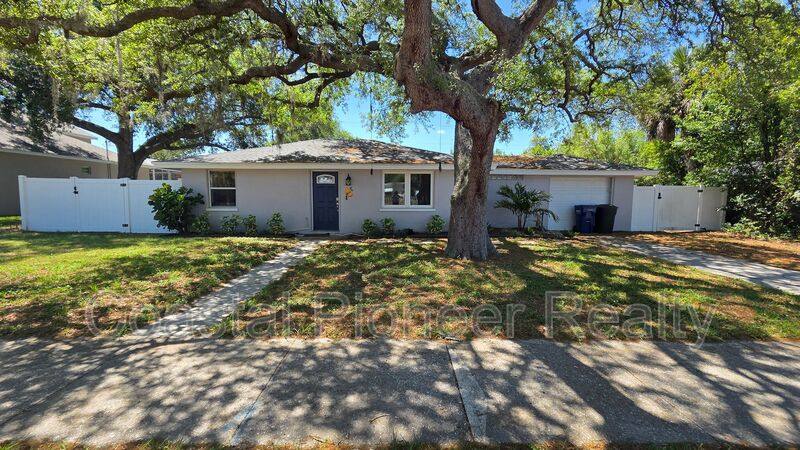 House for rent at 541 Roanoke St, Dunedin, FL 34698