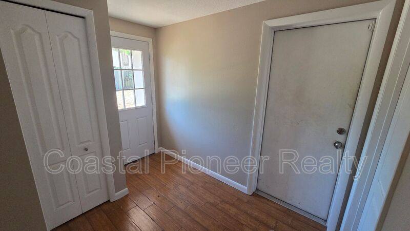 House for rent at 541 Roanoke St, Dunedin, FL 34698