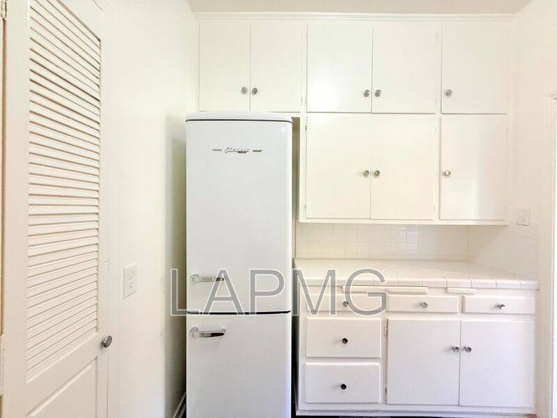 Townhouse for rent at 7660 Hollywood Blvd, Los Angeles, CA 90046