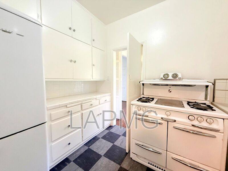 Townhouse for rent at 7660 Hollywood Blvd, Los Angeles, CA 90046