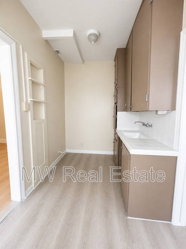 Apartment for rent at 4017 W 28th St #9, Los Angeles, CA 90018