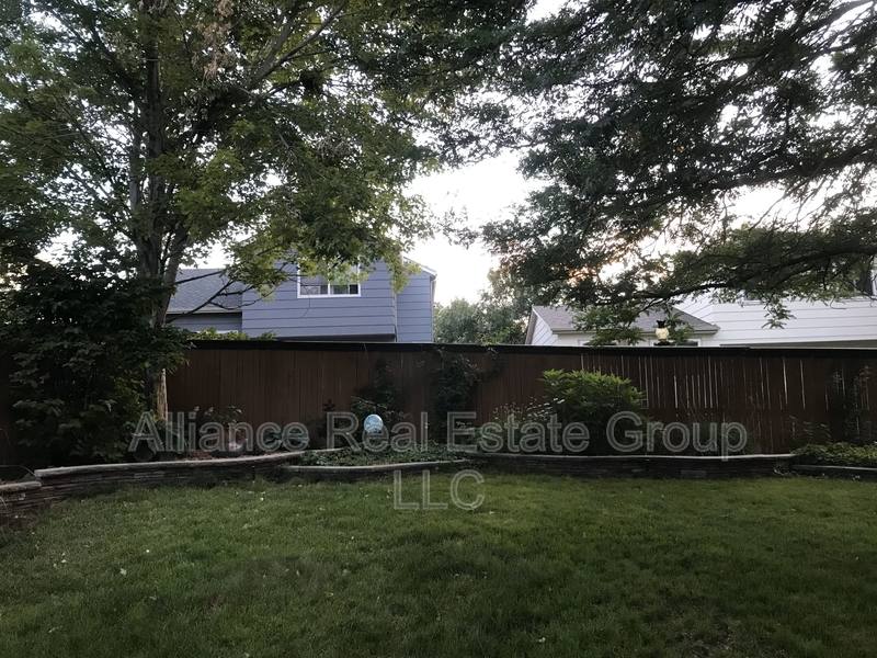House for rent at 9677 Whitecliff Place, Littleton, CO 80129
