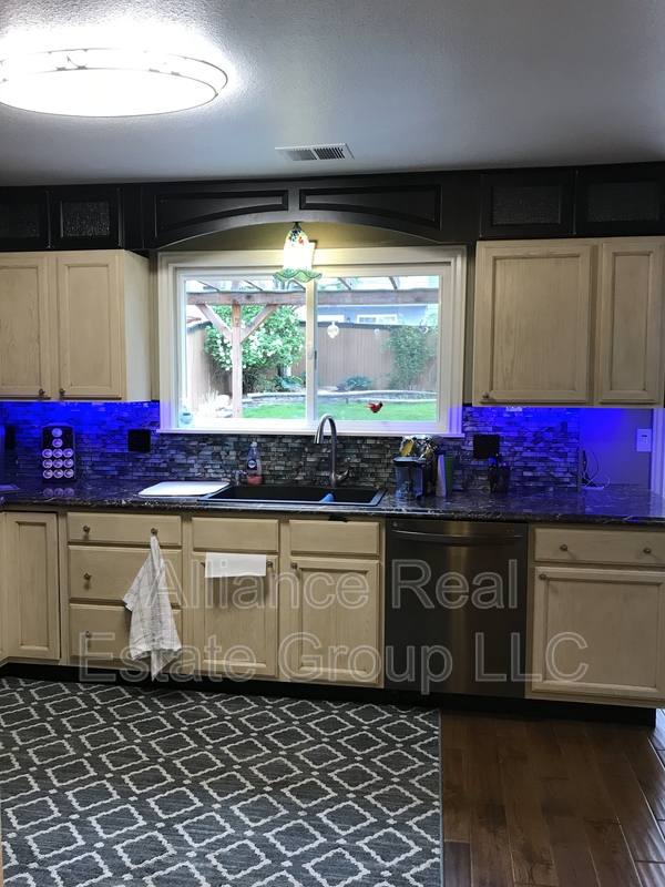 House for rent at 9677 Whitecliff Place, Littleton, CO 80129