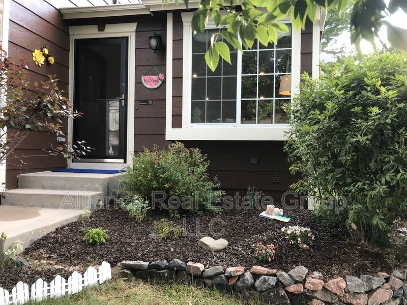 House for rent at 9677 Whitecliff Place, Littleton, CO 80129