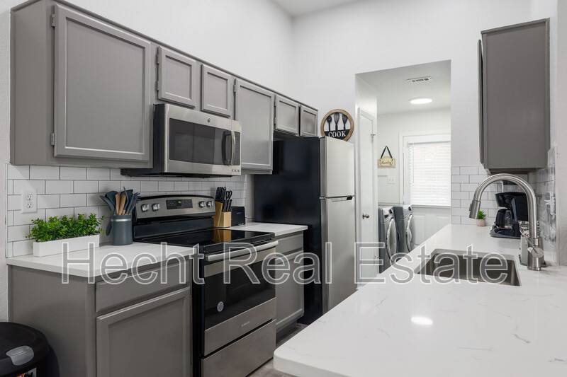 Apartment for rent at 2308 Fuzz Fairway - B, Austin, TX 78728