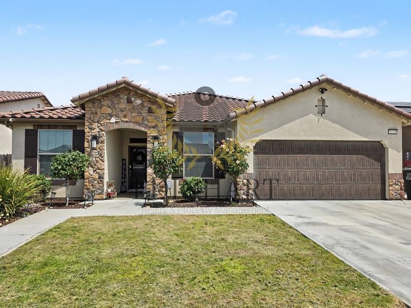House for rent at 1138 S Simon St, Visalia, CA 93292
