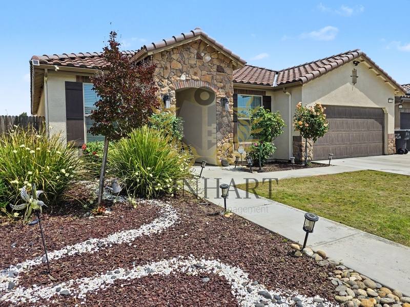 House for rent at 1138 S Simon St, Visalia, CA 93292