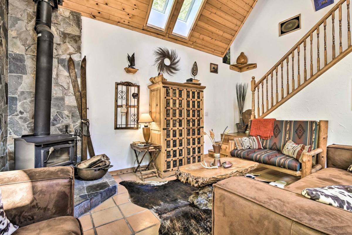 House for rent at 21561 E Hideaway Lane, Rhododendron, OR 97049