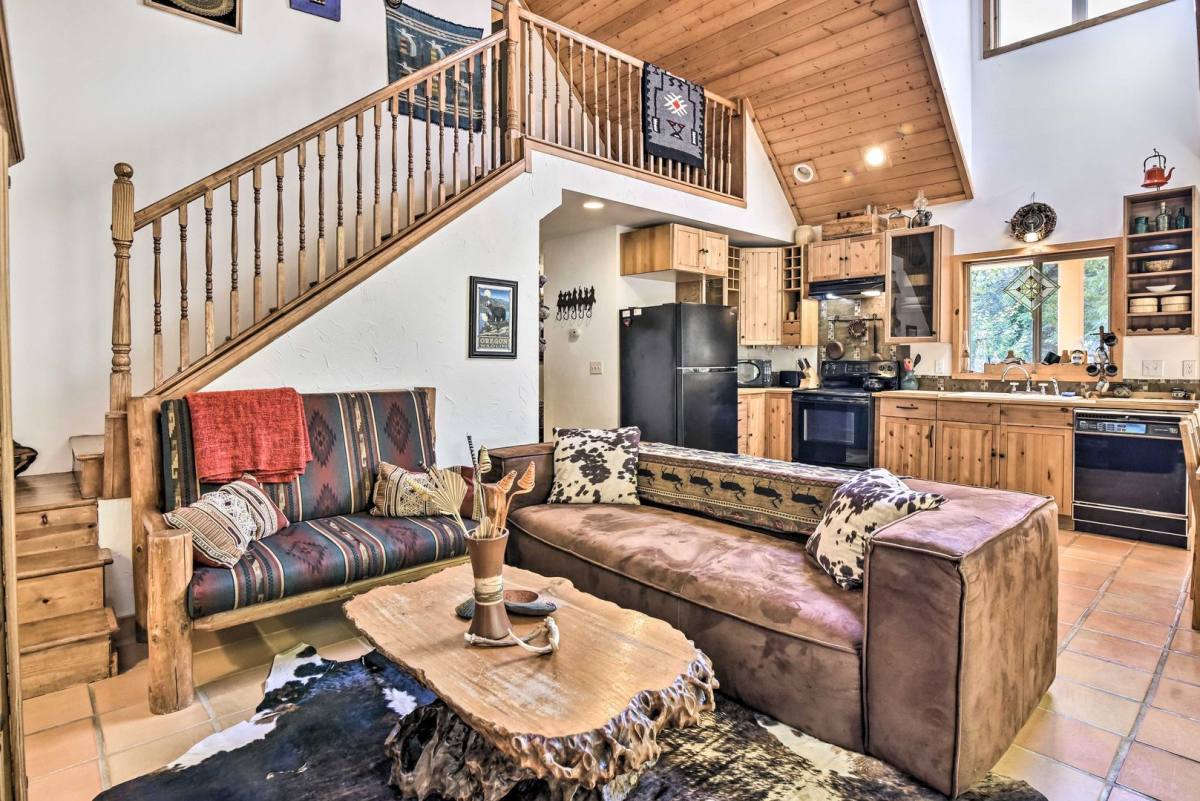 House for rent at 21561 E Hideaway Lane, Rhododendron, OR 97049