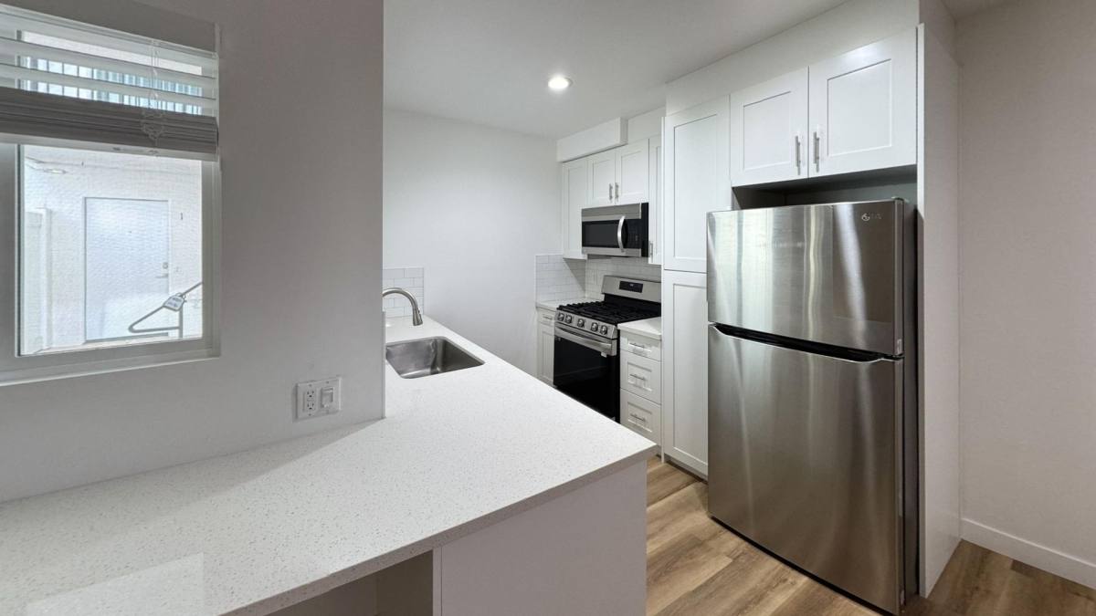 Townhouse for rent at 3630 Midvale Ave #6, Los Angeles, CA 90034