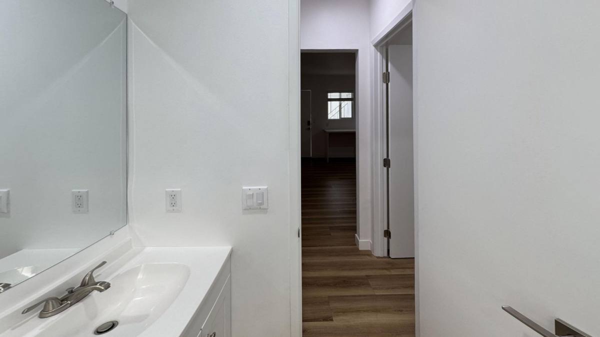 Townhouse for rent at 3630 Midvale Ave #6, Los Angeles, CA 90034
