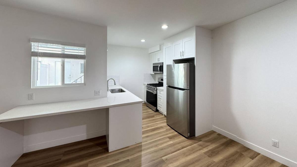 Townhouse for rent at 3630 Midvale Ave #6, Los Angeles, CA 90034