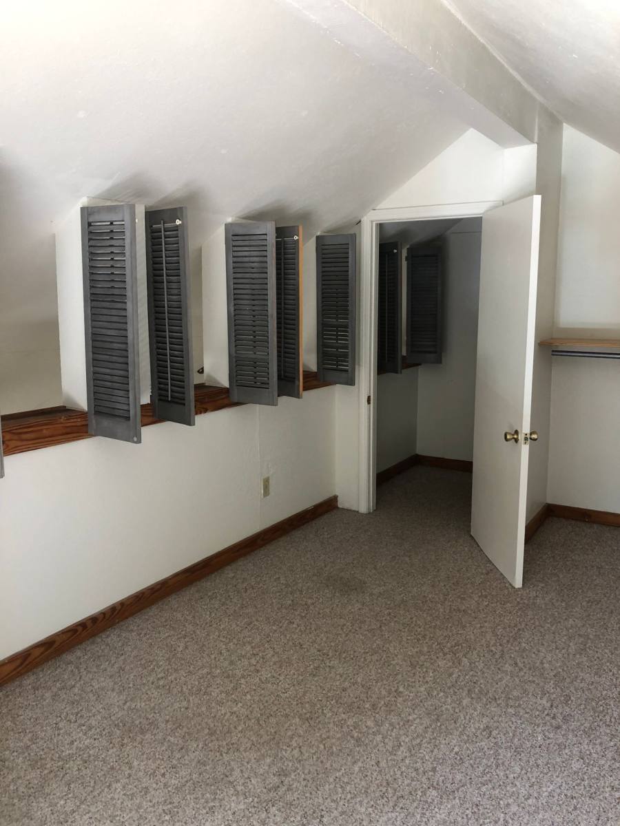 Apartment for rent at 204-206 E 16th St, Bloomington, IN 47408