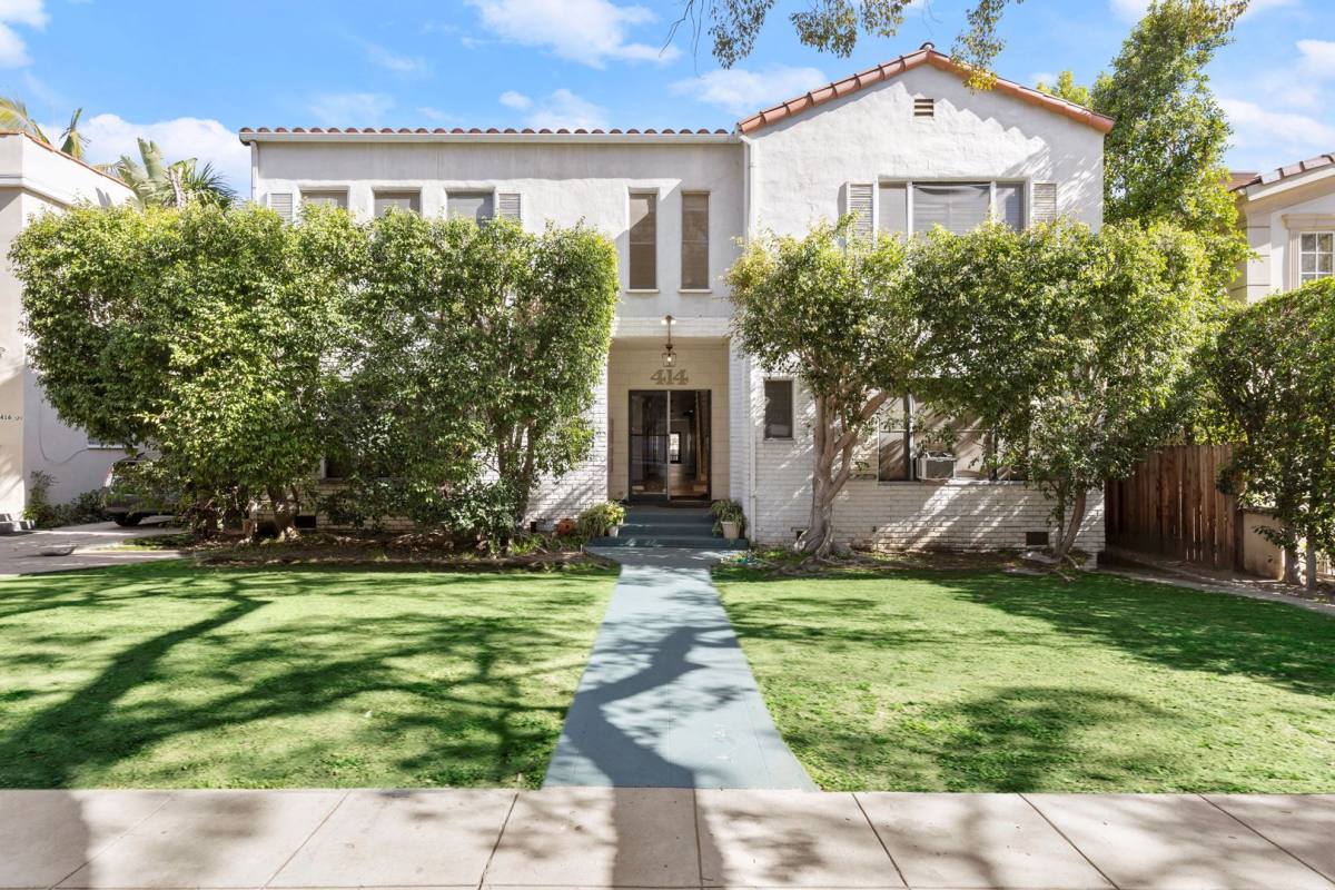 Apartment for rent at 414 N Maple Dr, Beverly Hills, CA 90210